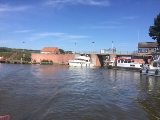 ALYSSHAN II als laatste uit de sluis